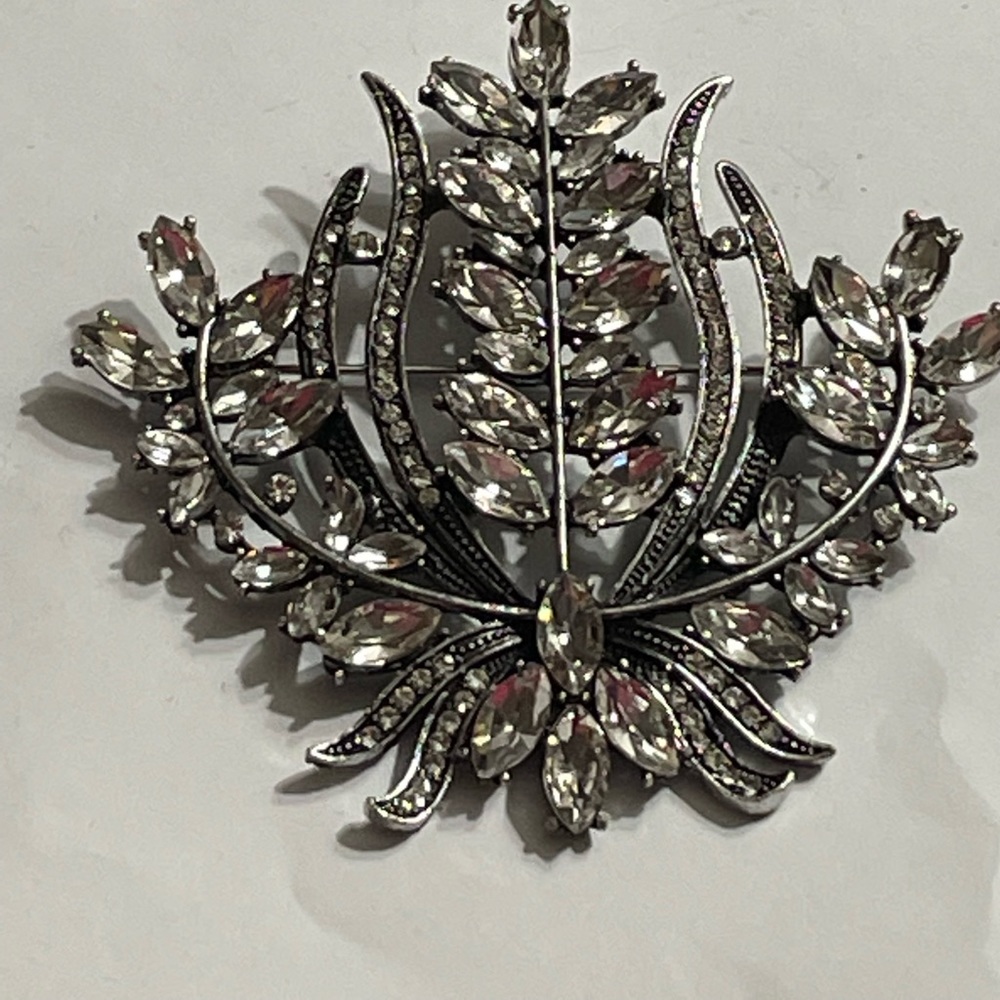 New Beautiful Large Crystal Brooch Pin